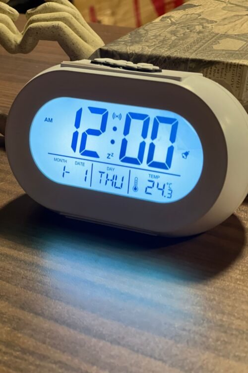 الساعة الرقمية - بيضاء